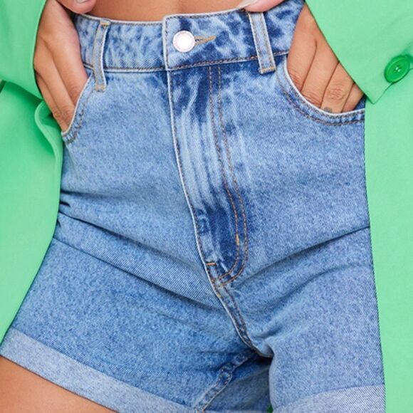 Prettylittlething BlueWash High Waisted Turn Up Mom Denim Shorts SZ 2 NWT IN PKG - Picture 3 of 8